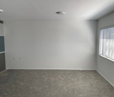 Two Level Townhouse&excl; - Photo 5