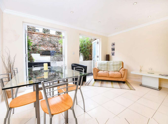 Garden flat, Chivalry Rd, SW11 - Photo 1