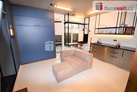 Pronájem bytu 1+kk a garsoniéry 47 m², Hadovitá 1580, Praha - Photo 2