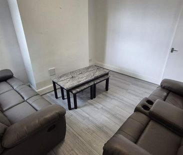 4 bedroom terraced house to rent - Photo 1