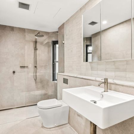 Immaculate 1 bedroom unit - Photo 4