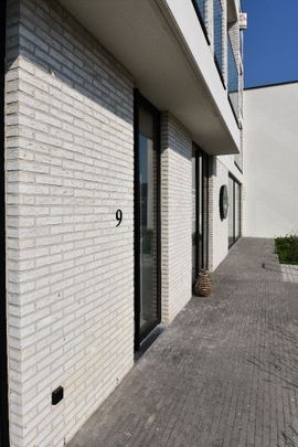 Nieuwbouwappartement met 2 slpks, autostaanplaats en terras te Maldegem centrum - Foto 1