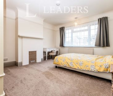 4 bedroom house to rent Richmond Road, Worthing, BN11 - Photo 2