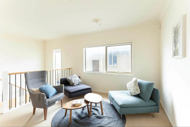 “Modern Family Living in the Heart of Sanctuary Lakes” - Photo 1