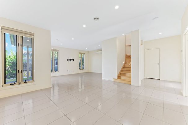 Spacious Four-Bedroom Townhouse in Prime Oakleigh South Location - Photo 1