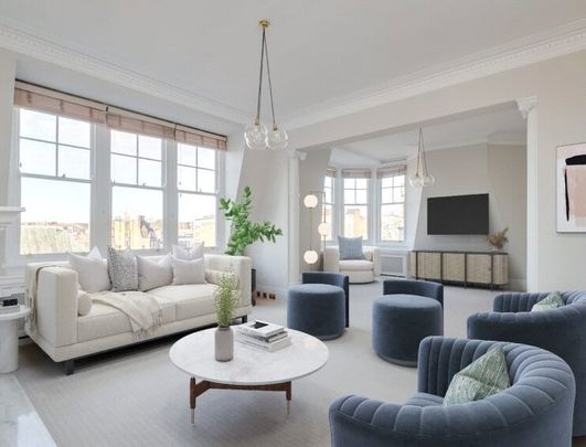 3 bedroom conversion flat with 2 receptions and 4 bathrooms in Kensington, W8 - Photo 1