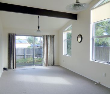 Sunny front 2 bedroom unit in Linwood - 6 month tenancy. - Photo 3