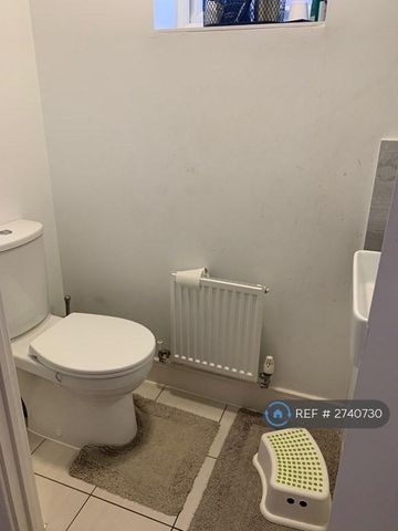 3 bedroom end of terrace house to rent - Photo 2