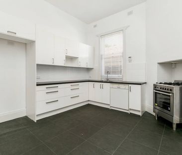 Spacious Character Home in Prestigious & Sort Out Area - Photo 4