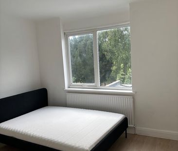 4 Bed Semi-Detached House, Watford Way, NW4 - Photo 5