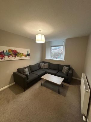 3 bedroom flat to rent - Photo 1