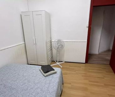 Room in a shared 7-bedroom apartment for rent in Sant Gervasi Galvany, perfect for students. - Foto 4