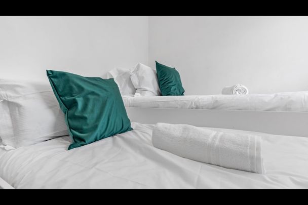 3 Bed Semi-Detached House, Bell Barn Road, B15 - Photo 1