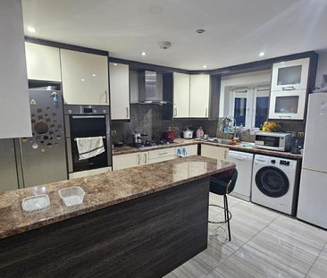 1 bedroom in a house share to rent - Photo 4