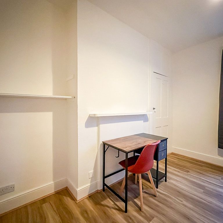 Room 7, Bateman Street, Cambridge - Photo 1