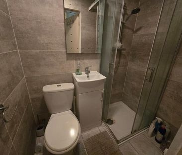 Castle Close, London E9 - Photo 4