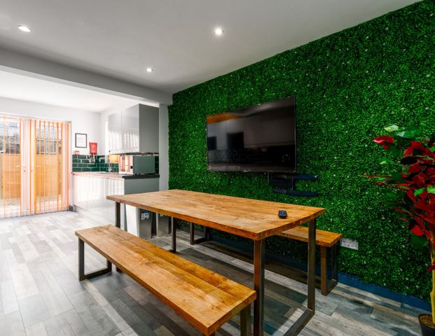 Warburg Crescent - Photo 1