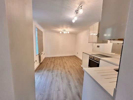 1 Bed Flat, Battersea Rise, SW11 - Photo 1