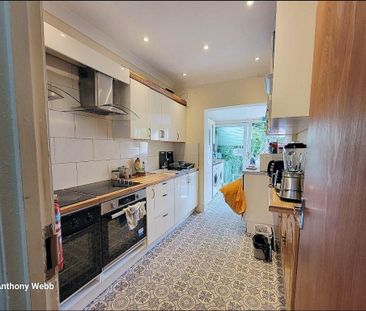 1 bedroom in a house share to rent - Photo 2