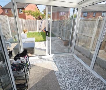 2 bedroom end of terrace house to rent - Photo 2