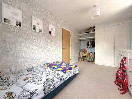 4 bedroom end of terrace house to rent - Photo 4