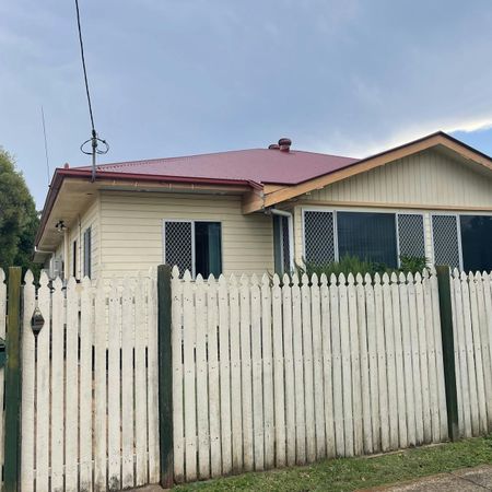 FOR LEASE – Stylish 2 Bed | 1 Bath | 1 Car Unit in the Heart of Toowoomba City - Photo 4