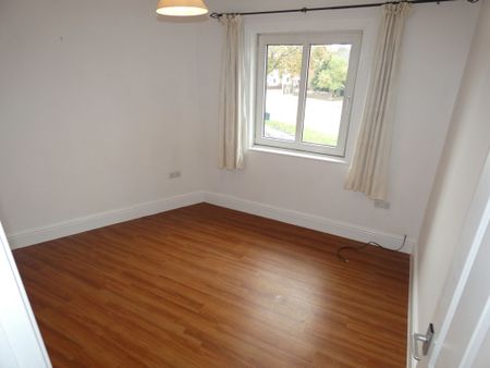 2 bed Apartment - To Let - Photo 5