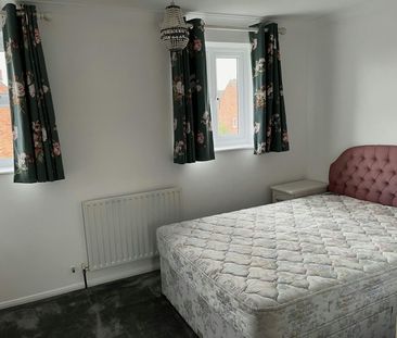 Terraced House to rent on - Photo 2