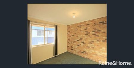 Convenient & Low-Maintenance Living - Just 500m from Loganholme Train Station! - Photo 4