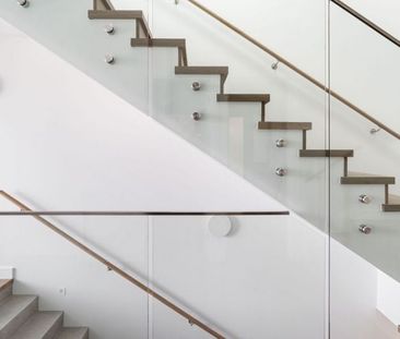 Ultra Luxurious Executive Living In Coastal Location - Photo 5