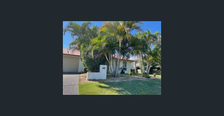 Spacious 4-bed family home + yard in the heart of Coomera - Photo 3