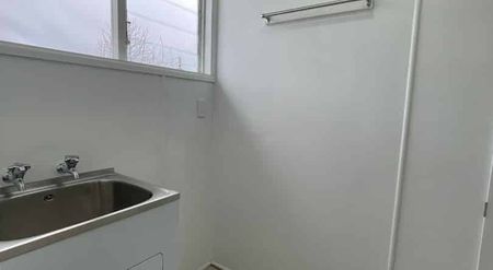 3 bedroom, 1 Bathroom newly refurbished - Photo 5