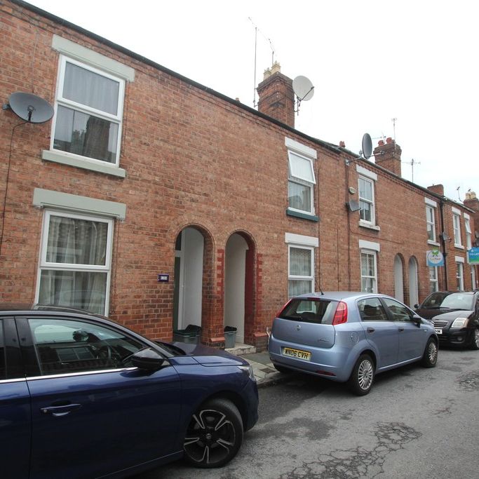 2 Bedroom HOUSE, Chester - Photo 1