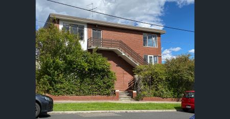 BRIGHT AND SPACIOUS - Photo 4