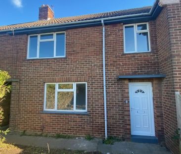 3 bedroom end of terrace house to rent - Photo 3