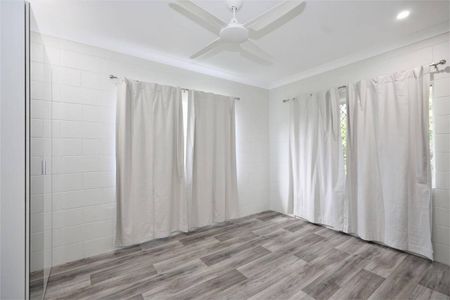 Spacious Two Bedroom Duplex - Air Conditioned - Opposite Gordonvale High School and Pool - Photo 3