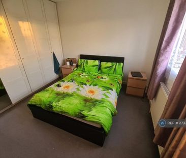1 bedroom in a house share to rent - Photo 2