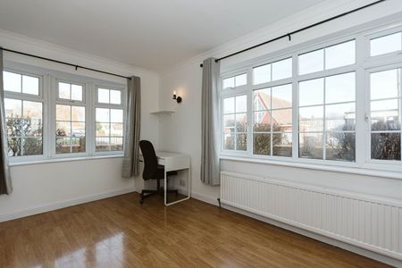 6 Bed Detached House, Cameron Walk, BS7 - Photo 5