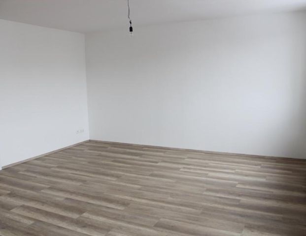 Attraktive Optik, charmanter Inhalt, sonniges Gemüt! Große 3-Raum-Wohnung mit Specials zum Verlieben - Foto 1