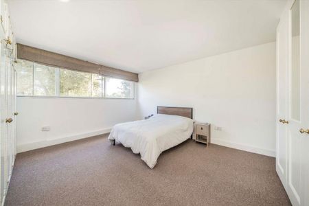 3 bedroom flat to rent - Photo 4