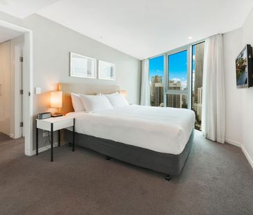 Luxury Furnished Apartment – Surfers Paradise Living at Its Finest - Photo 4