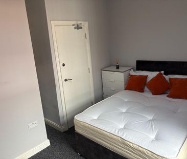 1 bedroom in a house share to rent - Photo 2