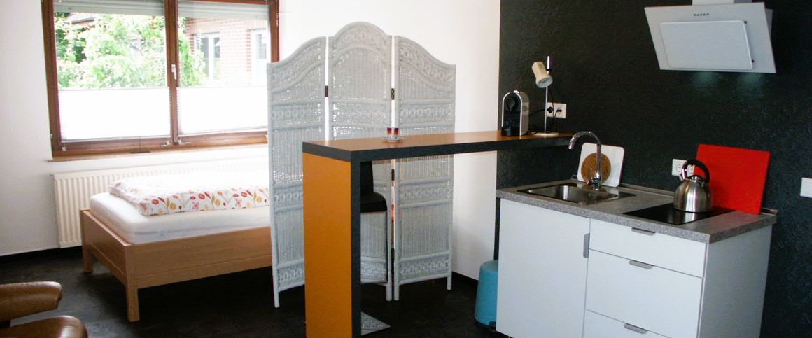 Wüste, kleines, komplett möbliertes 1-Raum-Apartment. - Photo 1