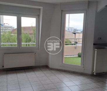 À Louer – Magnifique 3 pièces rénové, terrasse, garage fermé et cave - Photo 1