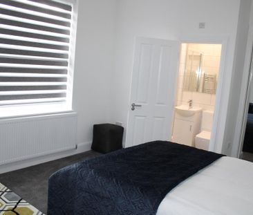 1 bedroom in a house share to rent - Photo 2