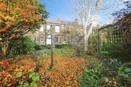 2 bedroom end of terrace house to rent - Photo 2