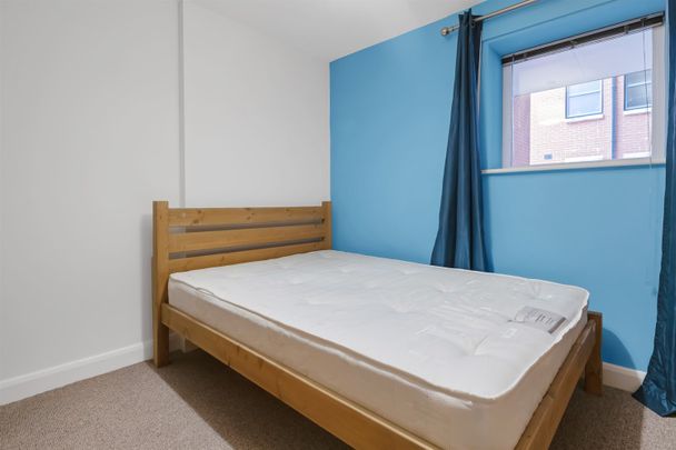 Weekday Cross, Pilcher Gate, Nottingham - Photo 1