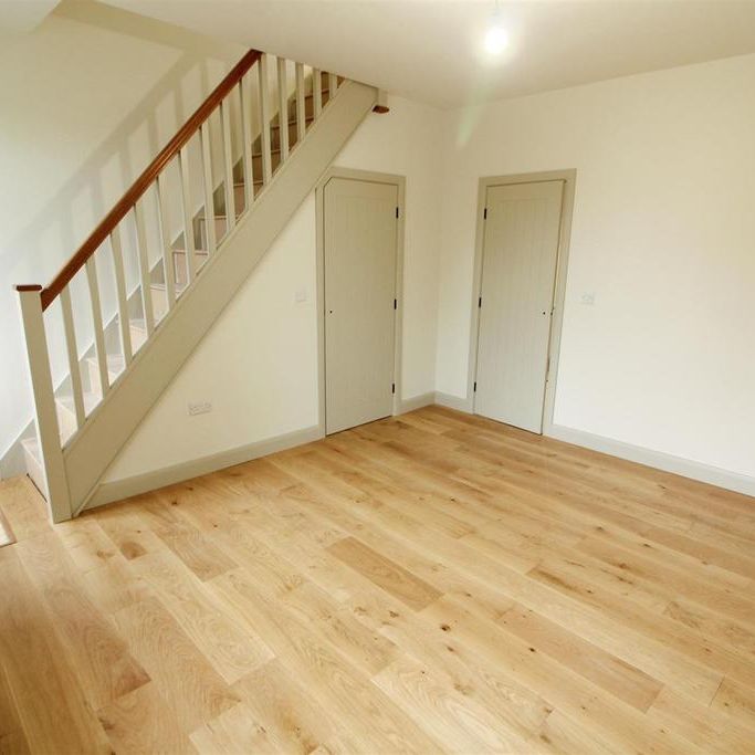 2 bedroom end of terrace house to rent - Photo 1