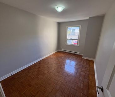 For Lease - 341 Lakeshore Road Unit# 2, Oakville, Ontario - Photo 2