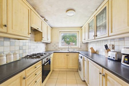 3 bedroom House in Hatfield Close, Maidenhead - Photo 4